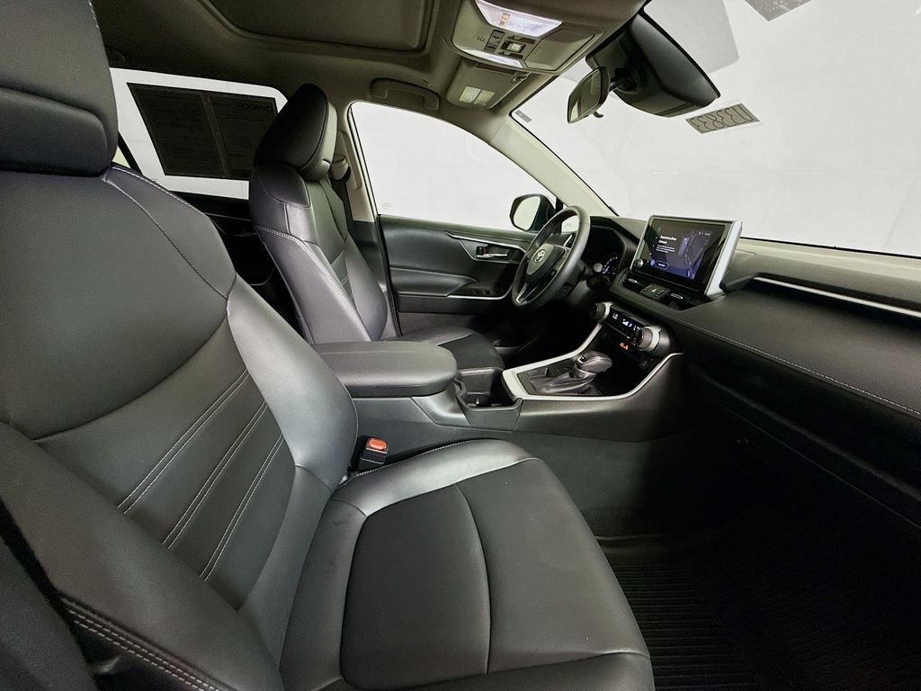Used 2024 Silver Sky Metallic Toyota XLE Premium image 28