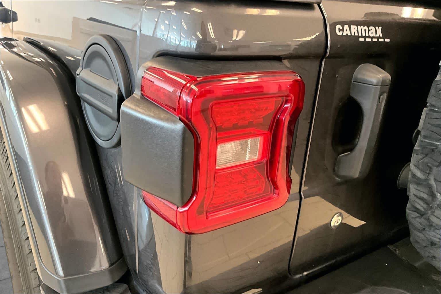 Used 2019 Granite Crystal Metallic Clearcoat Jeep Rubicon image 27