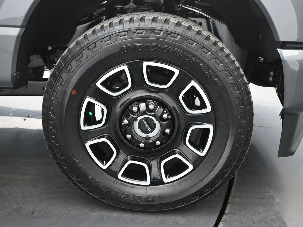 New 2026 Carbonized Gray Metallic Ford Platinum image 25