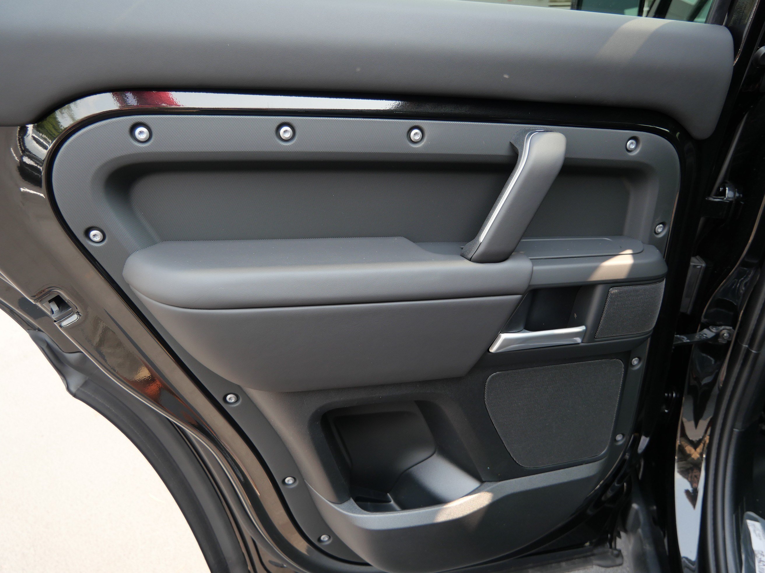 New 2026 Santorini Black Land Rover X-Dynamic SE image 7