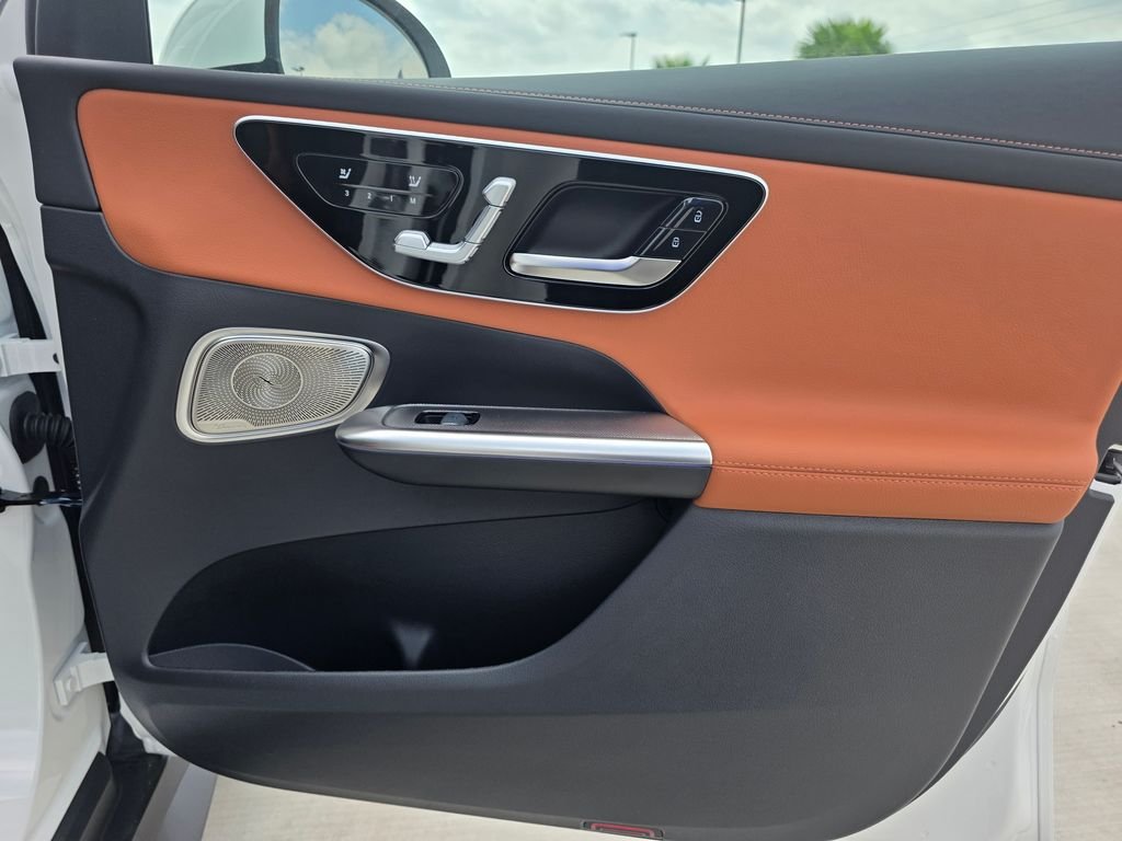 New 2026 Polar White Mercedes-Benz GLC 300 image 17