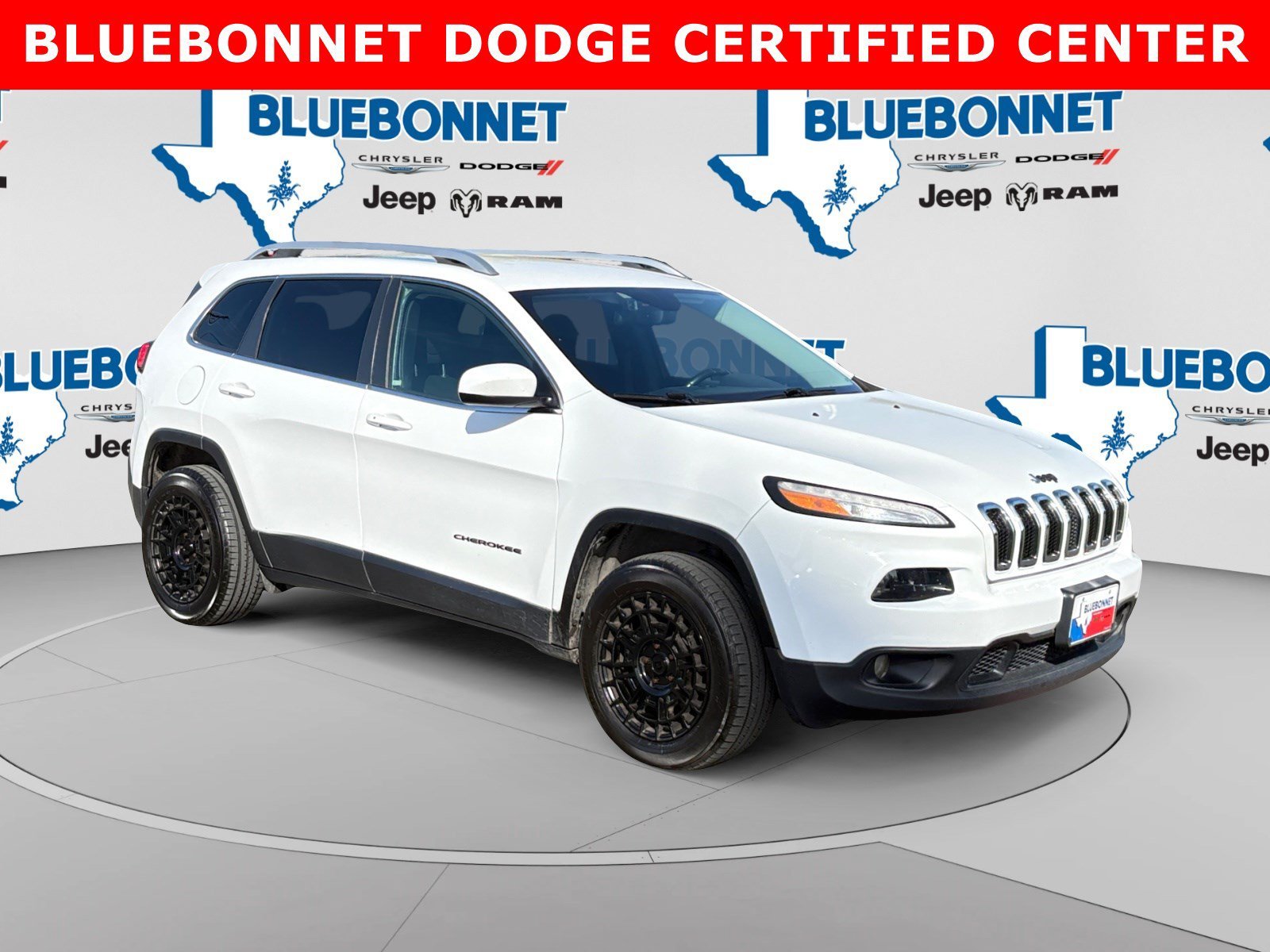 Used 2017 Bright White Clearcoat Jeep Latitude image 3