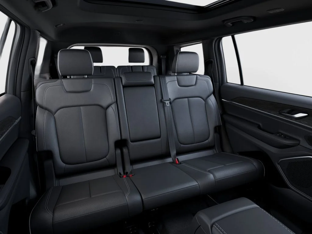 New 2026 Baltic Gray Metallic Clear-Coat Exterior Paint Jeep Limited Reserve image 17