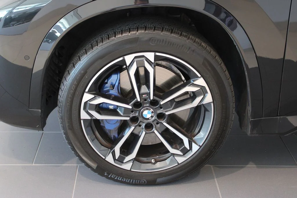 Used 2026 Black Sapphire Metallic BMW M35i image 28
