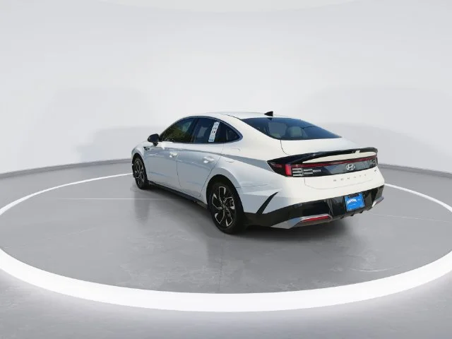 Used 2025 White Hyundai SEL image 6