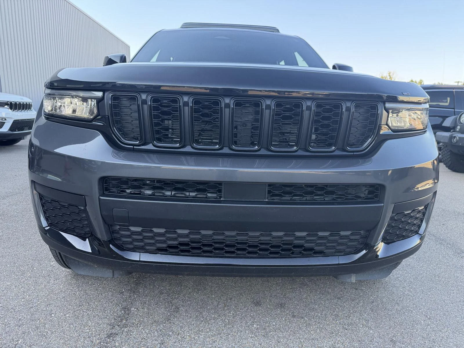 Used 2025 Baltic Gray Metallic Clearcoat Jeep Altitude X image 27