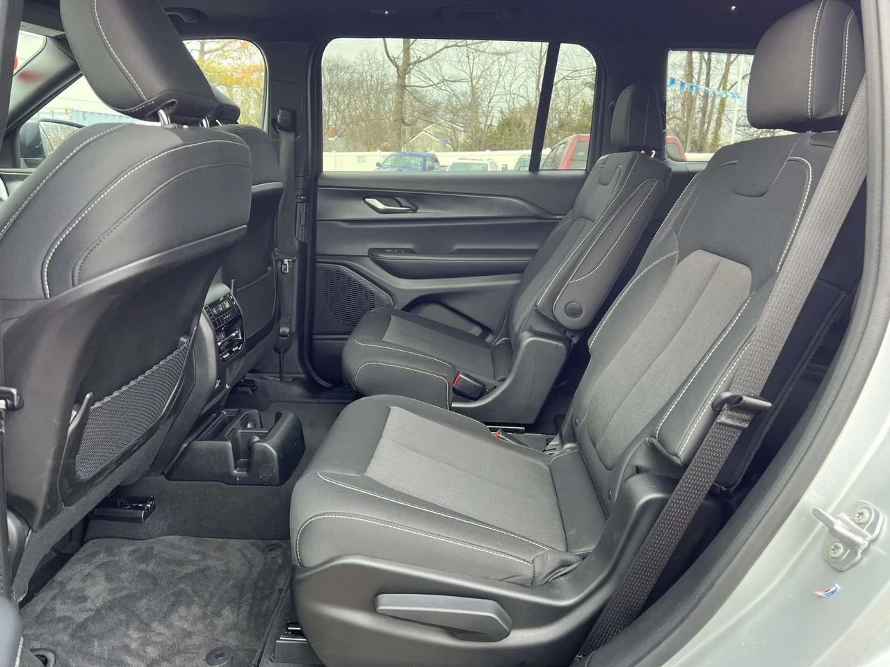 Used 2025 Silver Zynith Jeep Laredo X 4x4 image 18