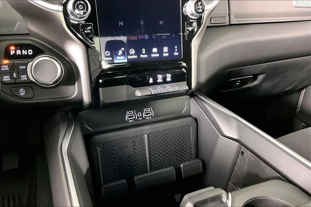 New 2026 Diamond Black Crystal Pearl-Coat Exterior Paint RAM Big Horn/Lone Star image 7