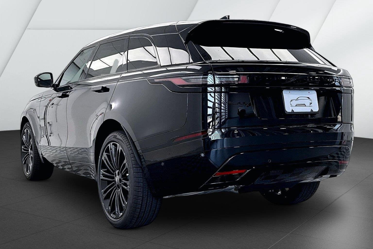 New 2026 Santorini Black Metallic Land Rover Autobiography image 8