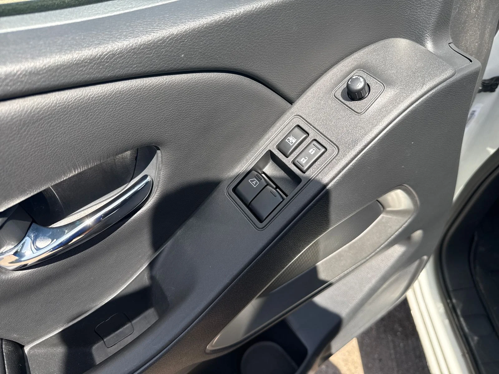 Used 2025 White Nissan SV image 11