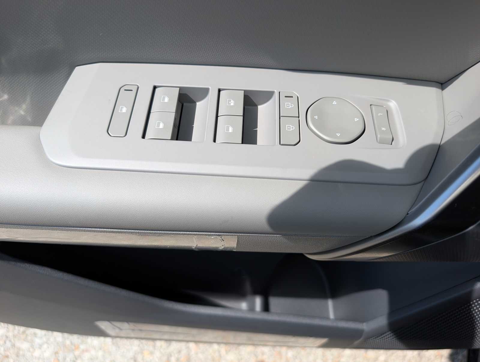New 2027 Pale Gray Kia X-Line S image 28