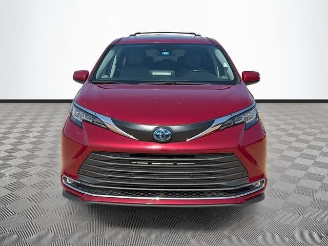 Used 2022 Red Toyota XLE image 2