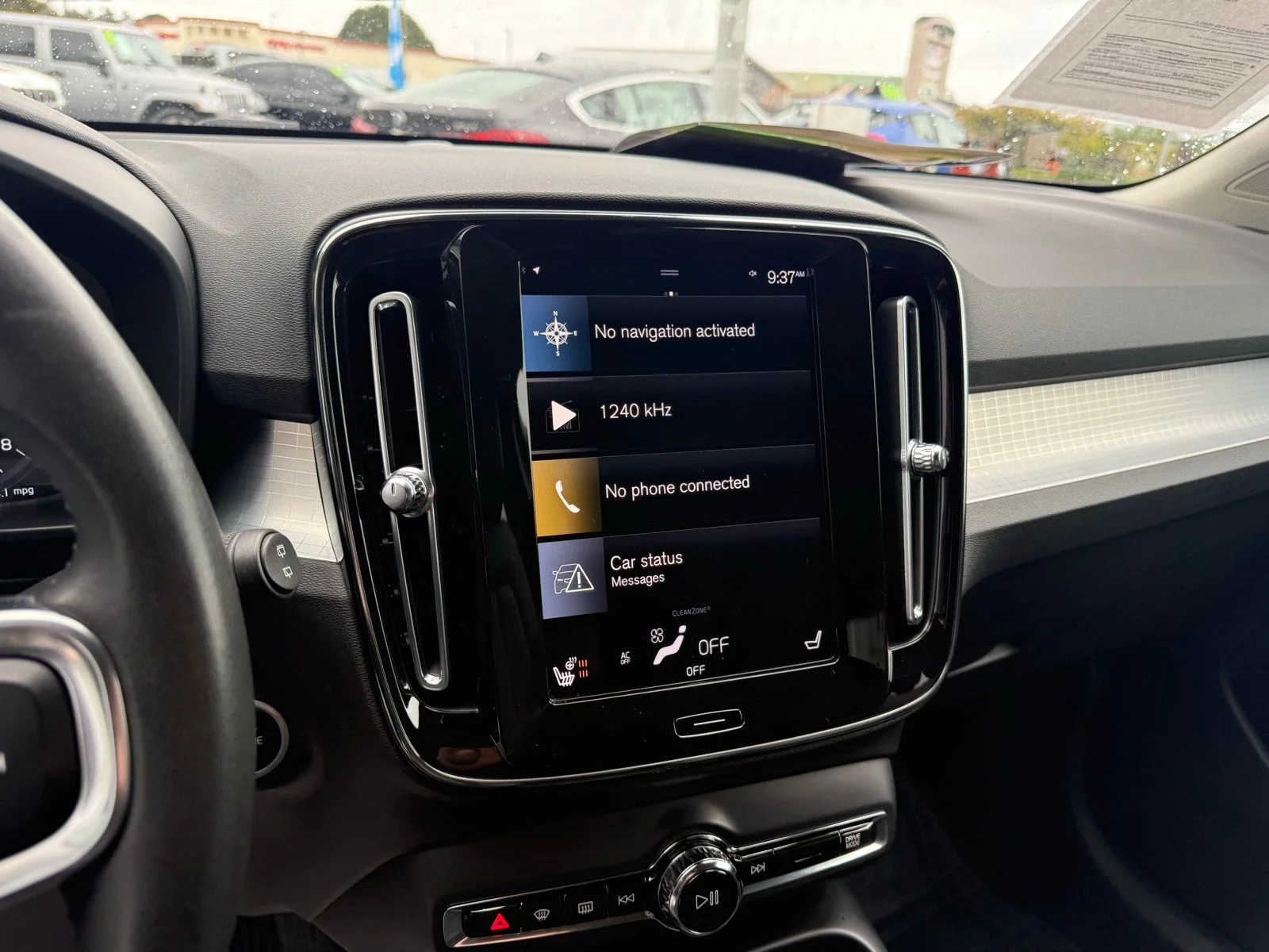 Used 2021  Volvo Momentum image 20