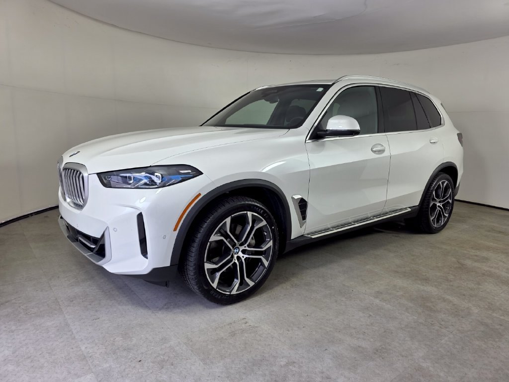 Used 2025 White BMW sDrive40i image 8