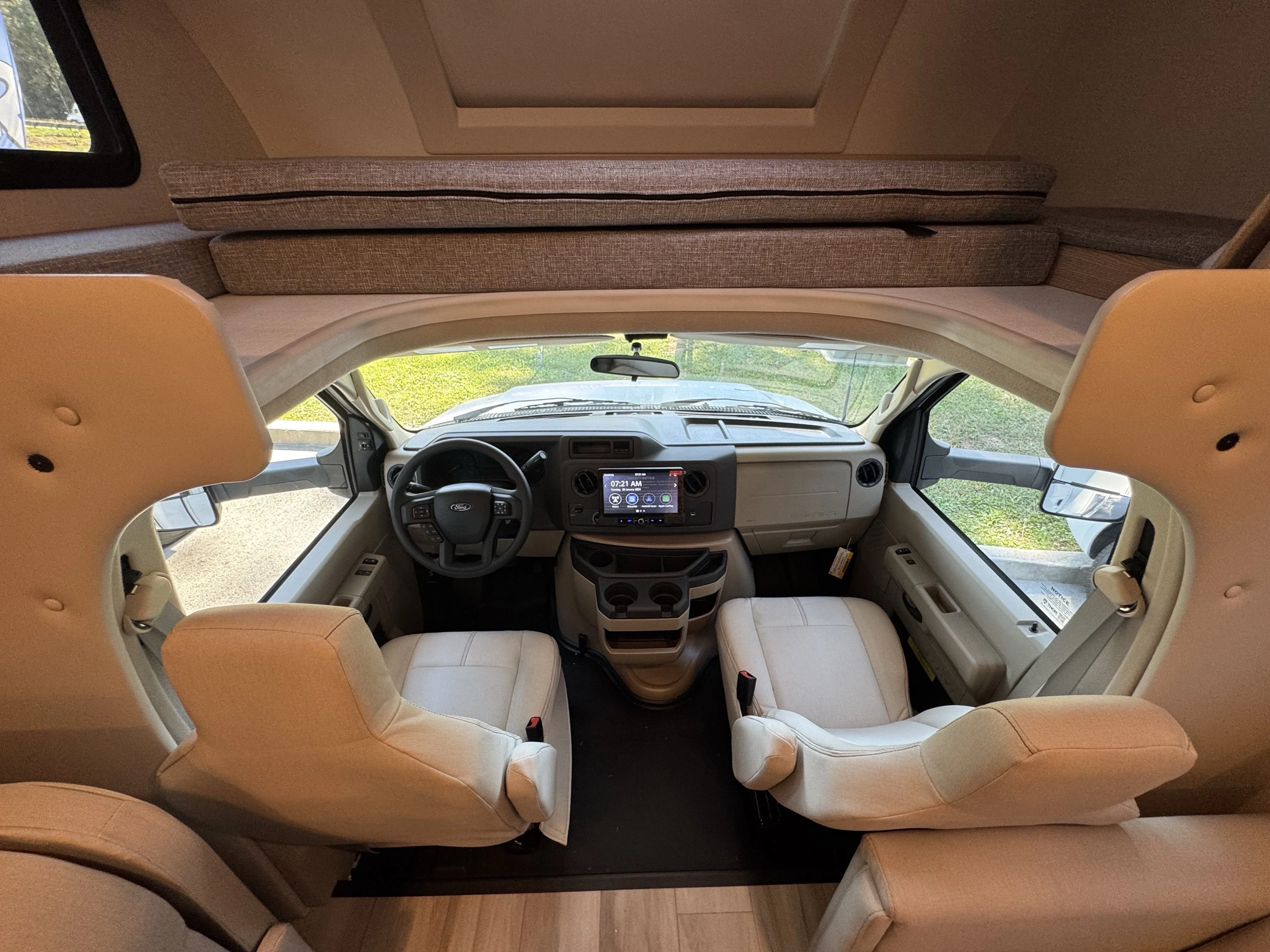 New 2026 White Thor Motor Coach  image 7