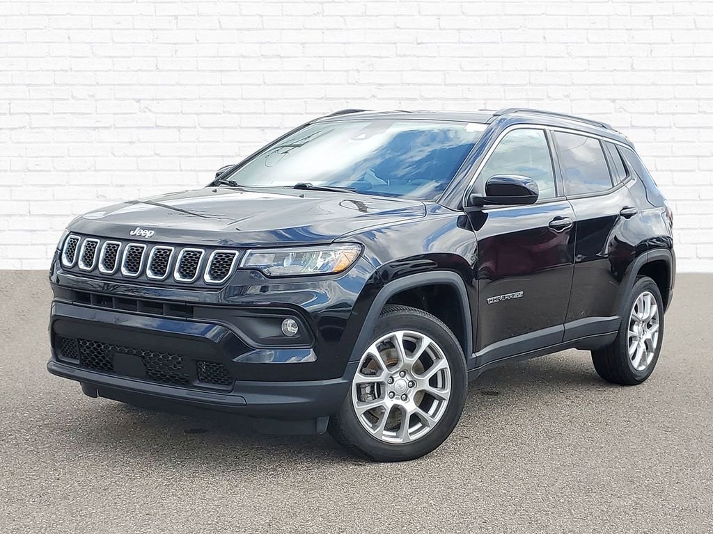 2023 Jeep Compass Latitude Lux 4X4's photo