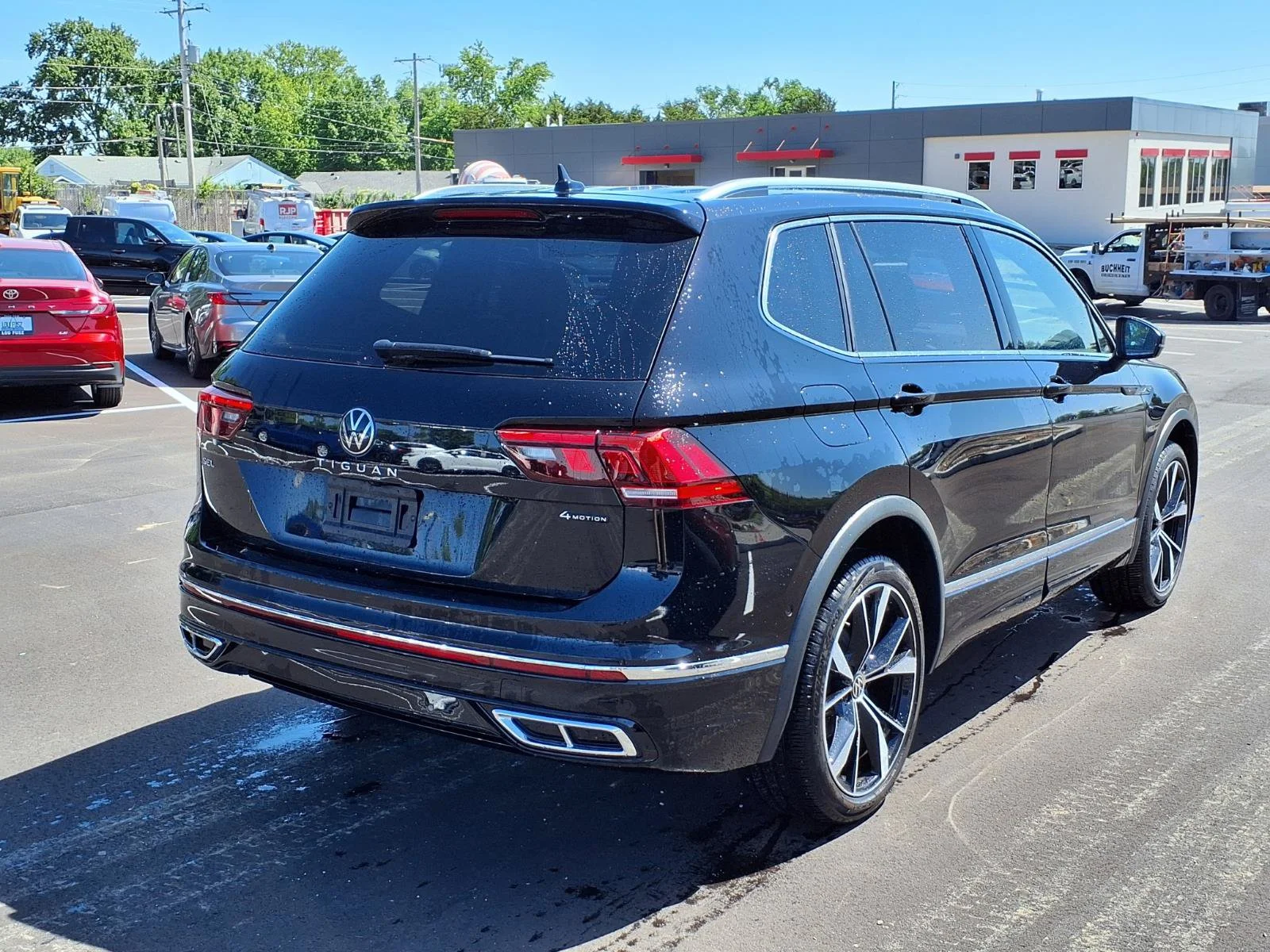 Used 2024  Volkswagen SEL R-Line image 4