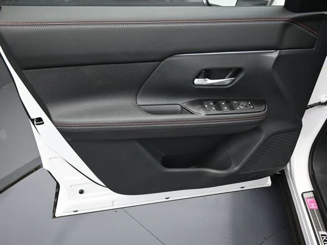 2025 Nissan Kicks SR AWD - Photo 9