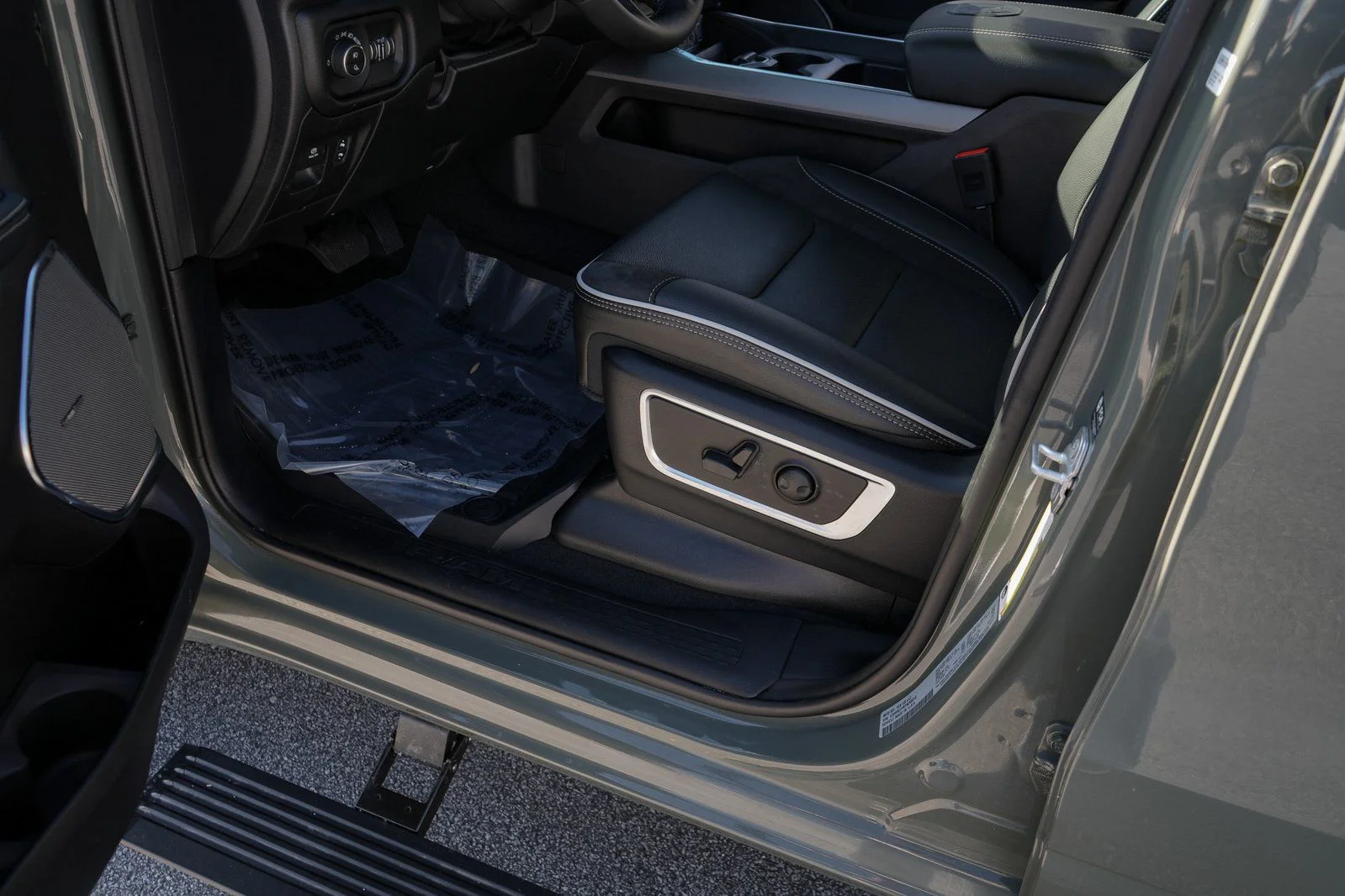 New 2026 Canyon Lake Exterior Paint RAM Laramie image 17