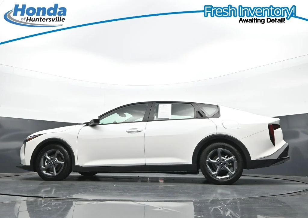 2025 Kia K4 LXS - Photo 29