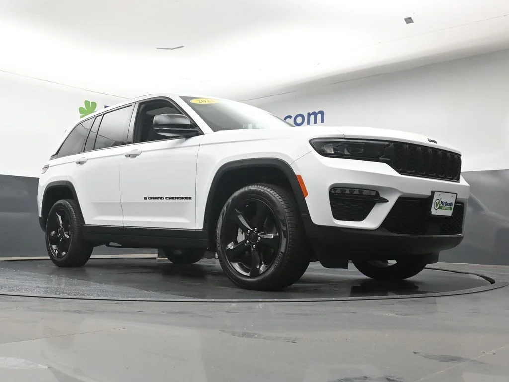 Used 2025 White Jeep Limited image 32