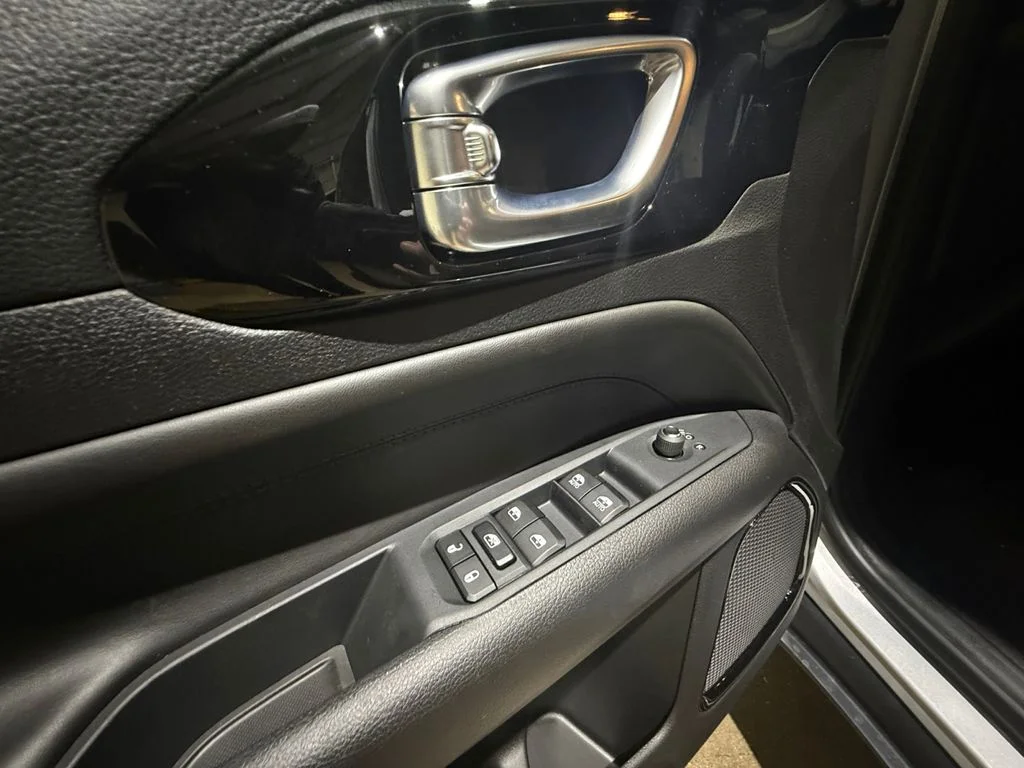 New 2026 Silver Jeep Latitude image 11