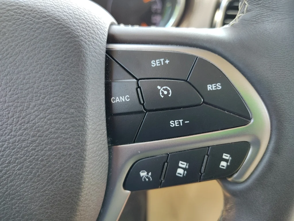 Used 2020 Velvet Red Pearlcoat Jeep Overland image 20