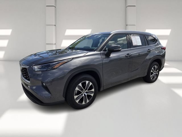 Used 2022 Magnetic Gray Metallic Toyota Hybrid XLE image 5
