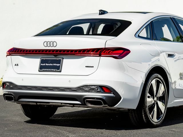 Used 2025 Glacier White Audi  image 8