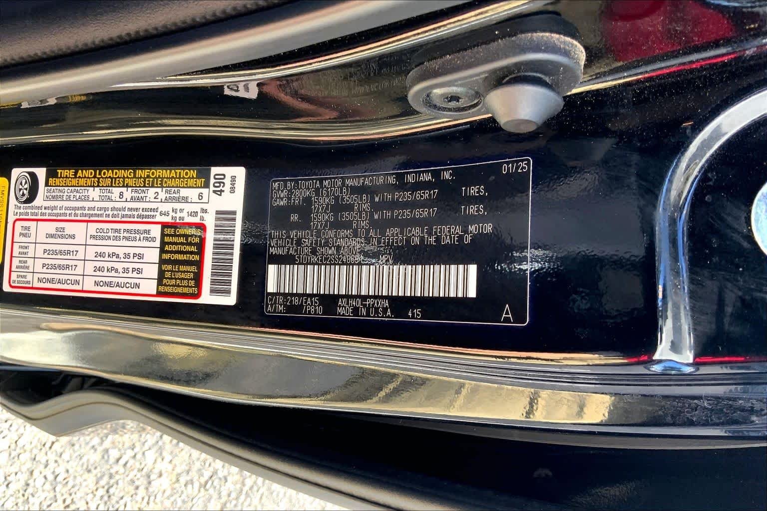 Used 2025 Midnight Black Metallic Toyota XLE image 29