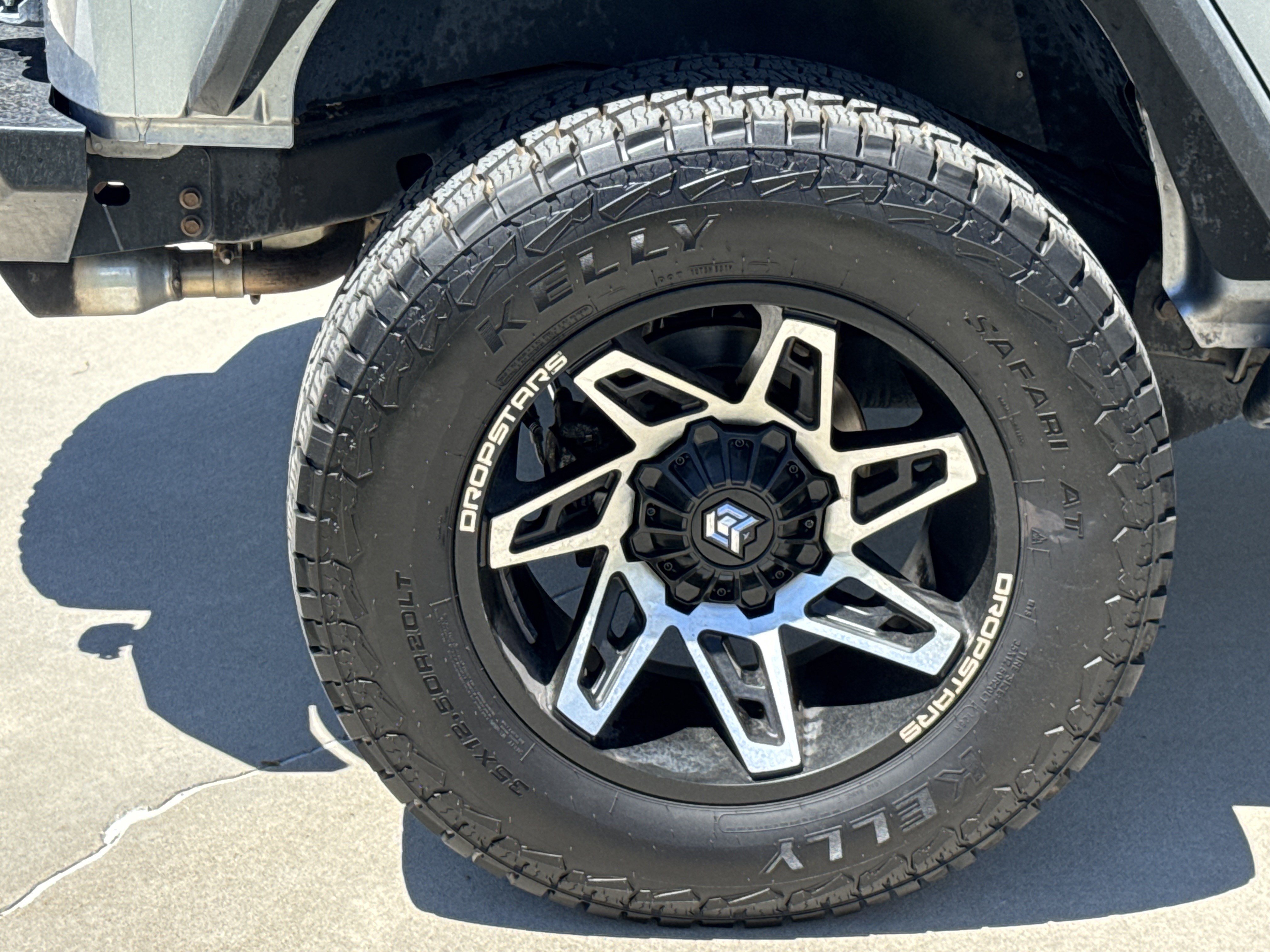 Used 2018 Silver Jeep Rubicon 4x4 image 12