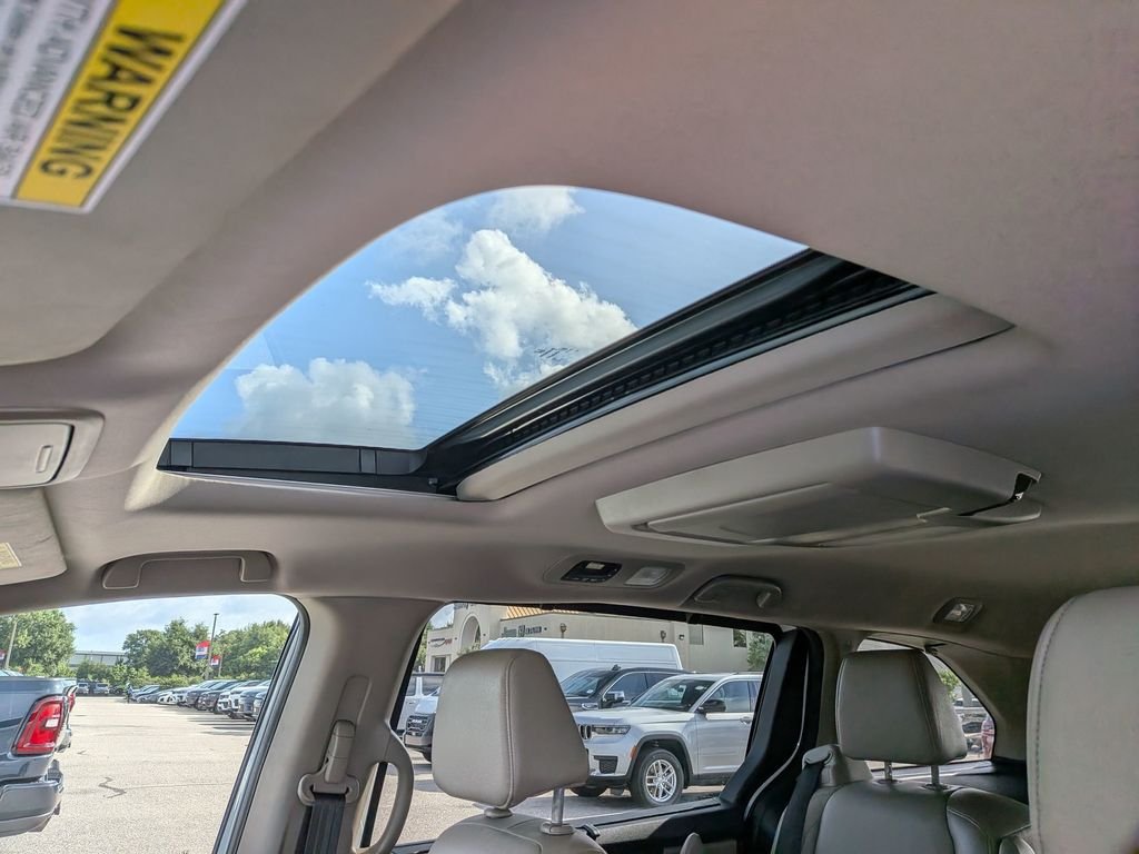 Used 2020 White Honda EX-L image 14