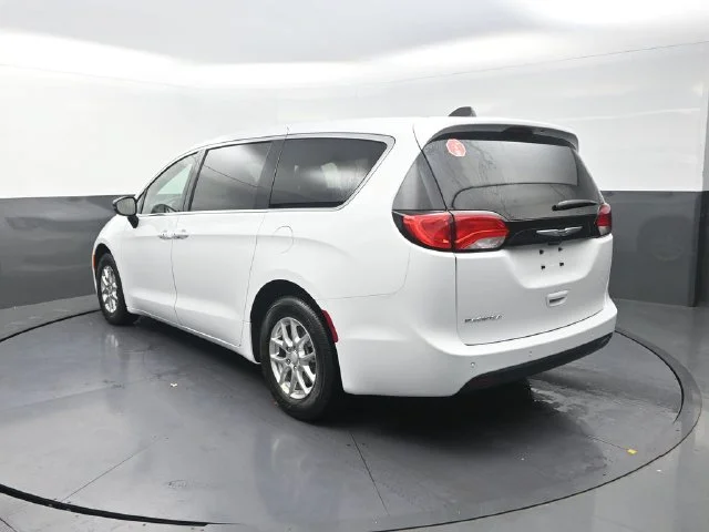 New 2027 Bright White Clear-Coat Paint Chrysler LX image 6