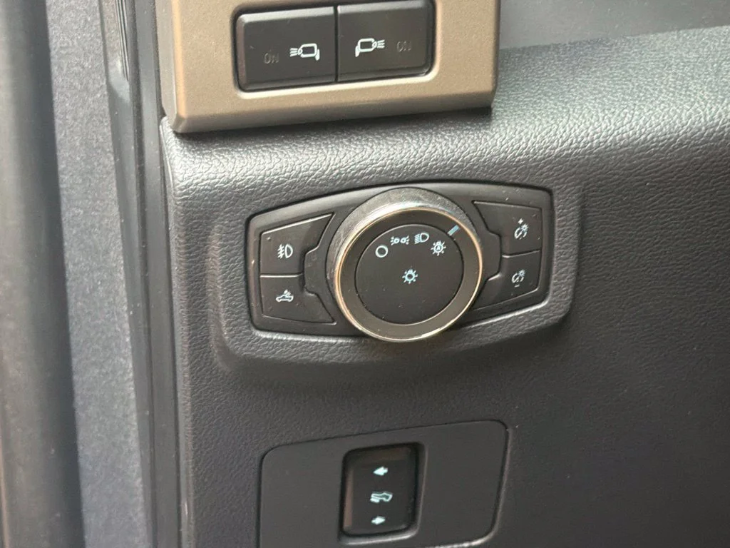 Used 2022 Silver Metallic Ford Lariat image 23