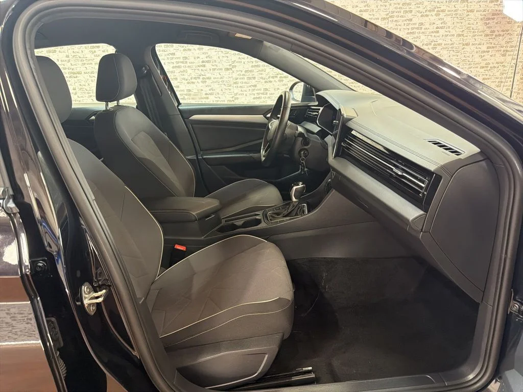 Used 2025 Black Volkswagen 1.5T Sport image 11