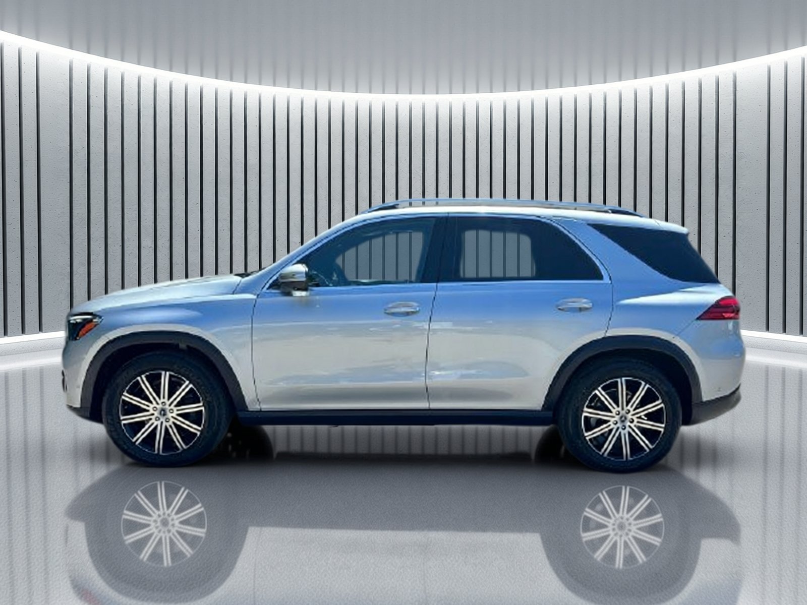 Certified Used 2025 Silver Mercedes-Benz GLE 350 image 2