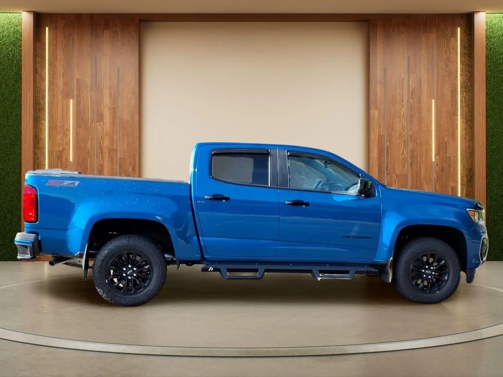 Used 2022 Blue Chevrolet Z71 image 34