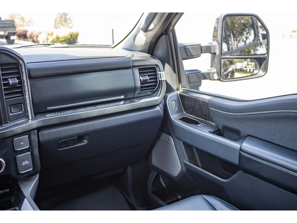 Used 2023 AGATE BLACK Ford LARIAT image 53