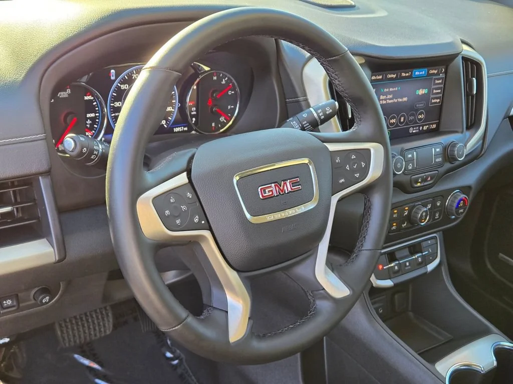 Used 2023 WHITE FROST TRICOAT GMC Denali image 18