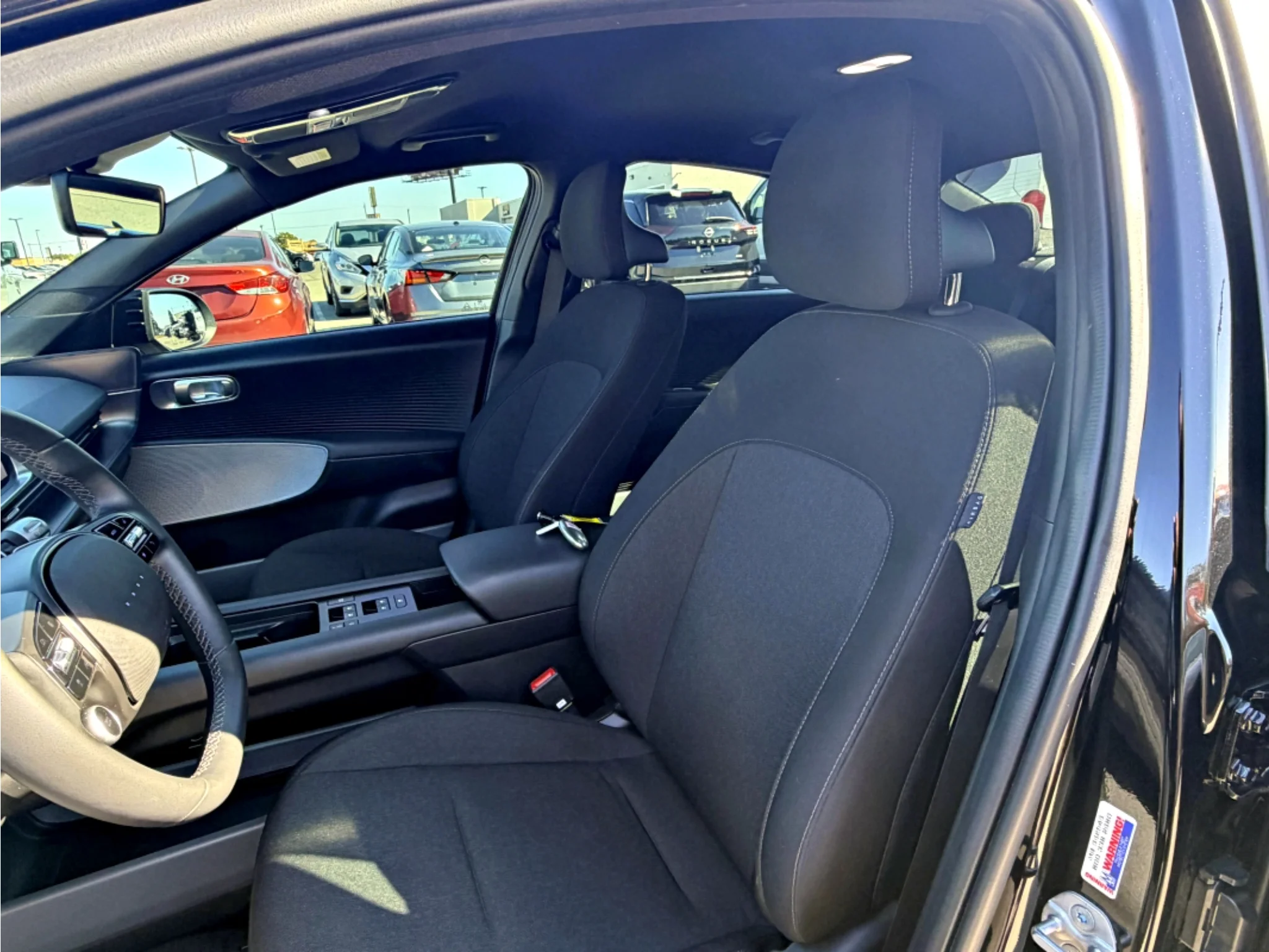 Used 2025 Onyx Black Hyundai SE image 12