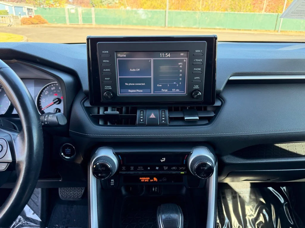 Used 2019 Lunar Toyota XLE Premium image 21