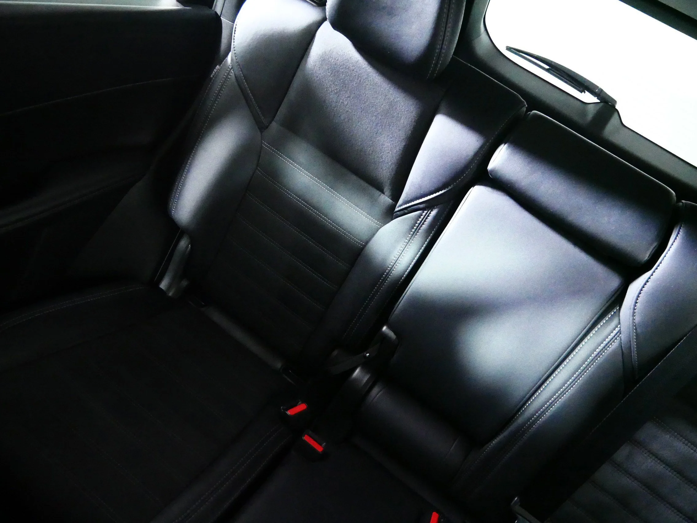 Used 2025 Labrador Black Pearl Mitsubishi SE image 12