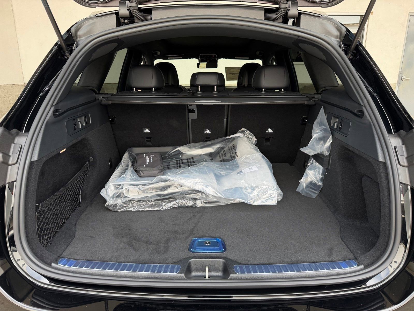 New 2026 Black Mercedes-Benz GLC 300 image 43