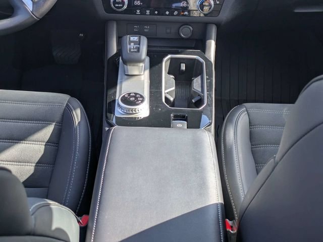 Used 2025 White Mitsubishi SE image 20