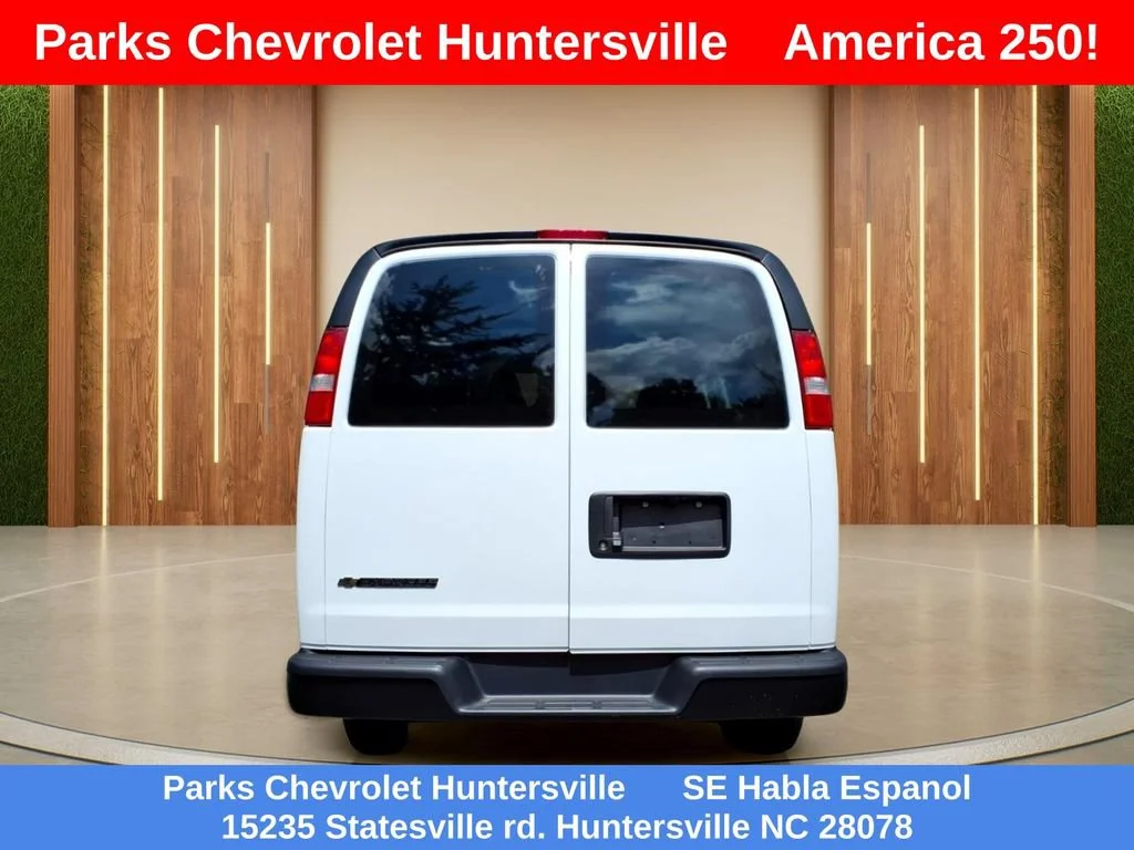 New 2026 Summit White Chevrolet WT image 26