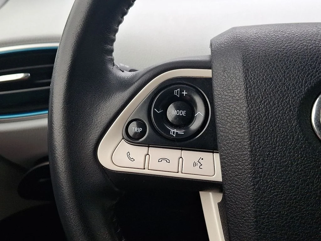 Certified Used 2018 Beige Toyota Three image 21