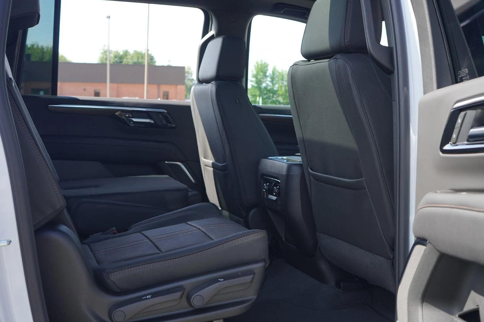 2026 Chevrolet Suburban High Country - Photo 31