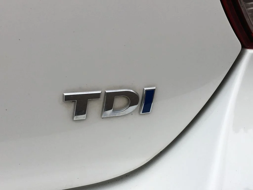 Used 2013  Volkswagen 2.0L TDI image 6