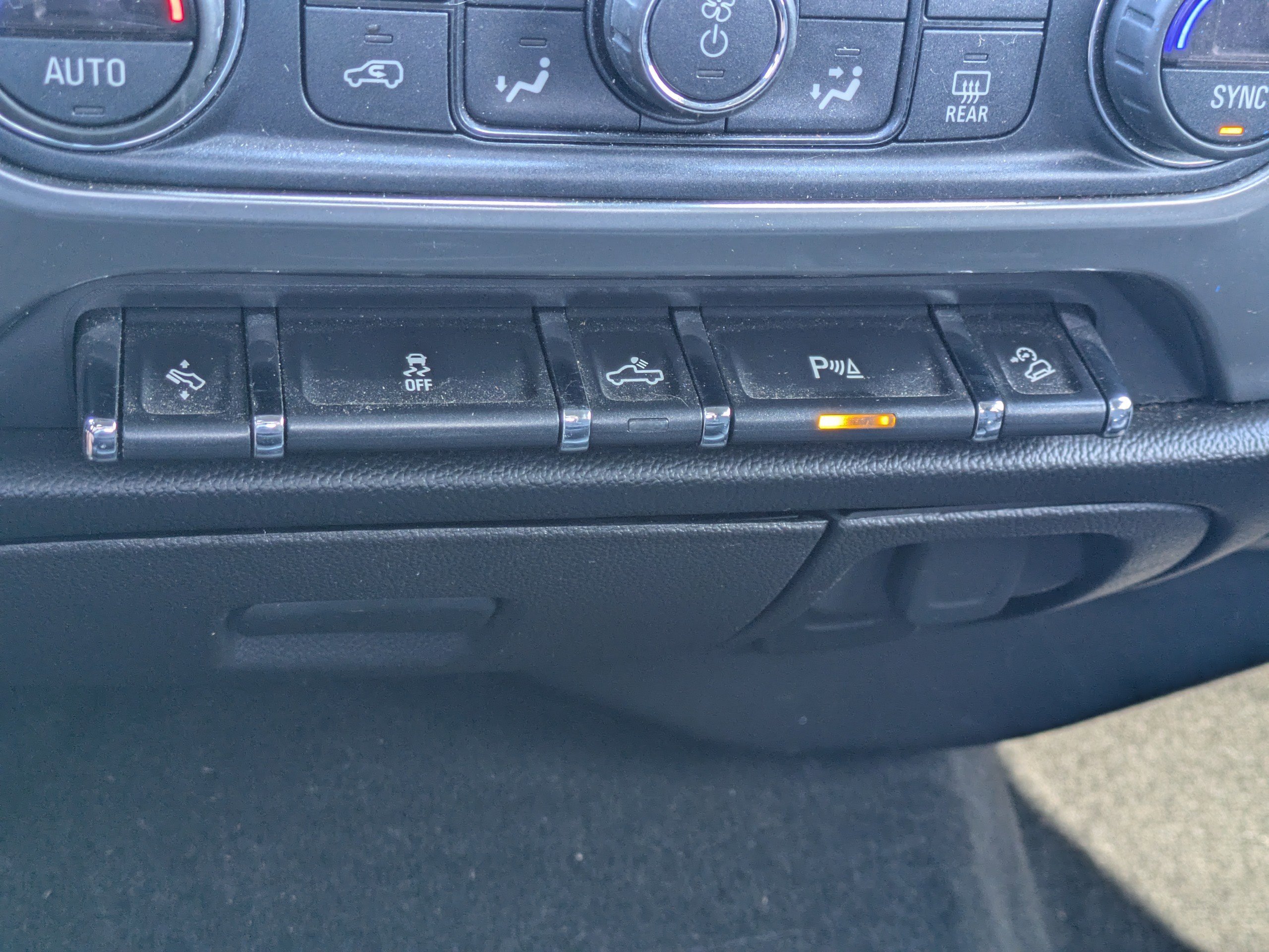 Used 2018 Graphite Metallic Chevrolet LT image 27