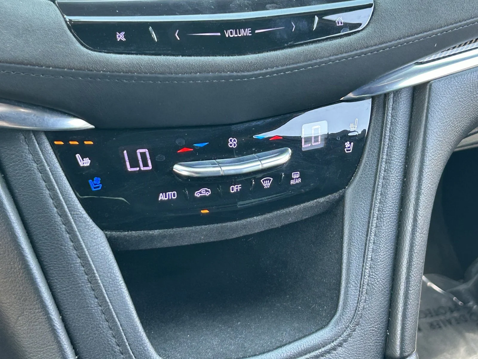 Used 2018 Dark Granite Metallic Cadillac Platinum AWD image 31